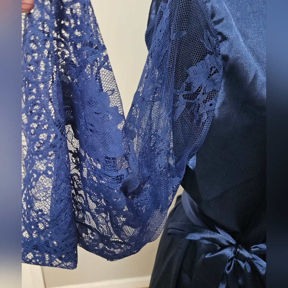 Sexy Blue Satin w/ Lace Sleeve Robe/Kimono- Size 8-10 - Picture 5 of 5